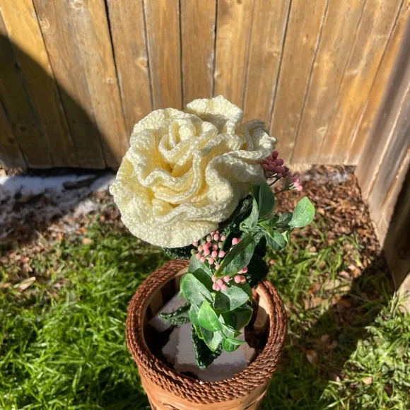 Crochet Roses - Picture 9 of 16